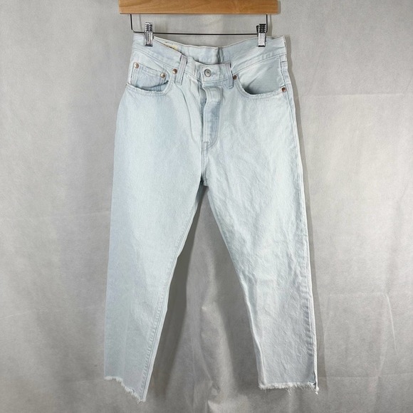 Levi’s 501 Premium Crop Button Fly Frayed Jeans Light Wash Size 28 - Picture 1 of 12